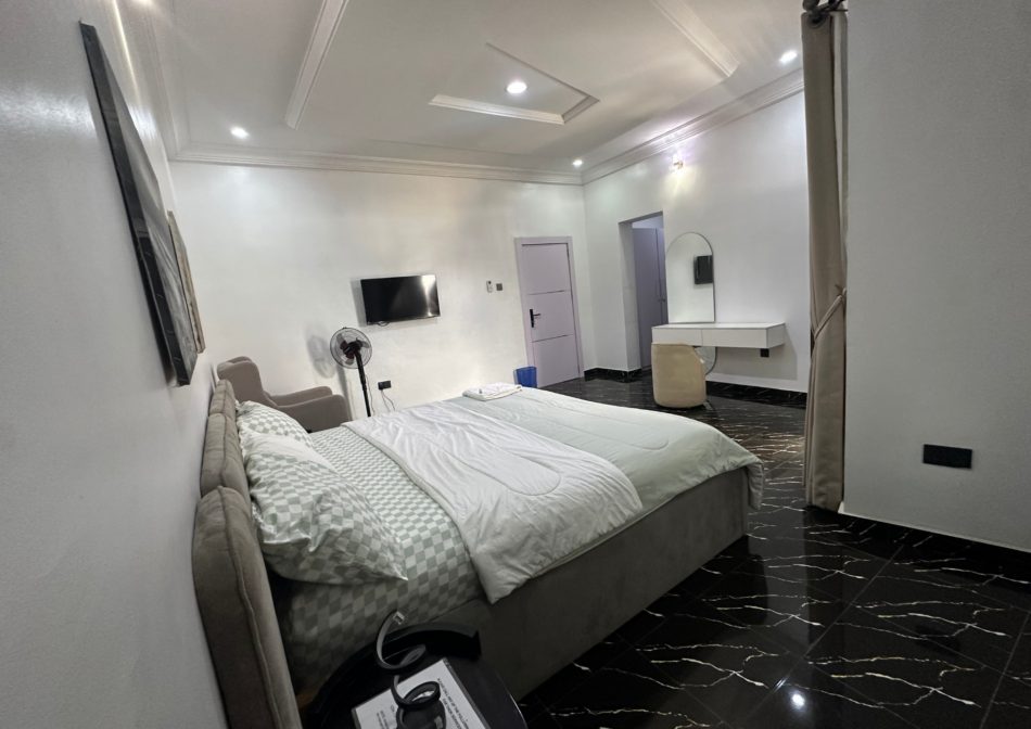 F-Room 6