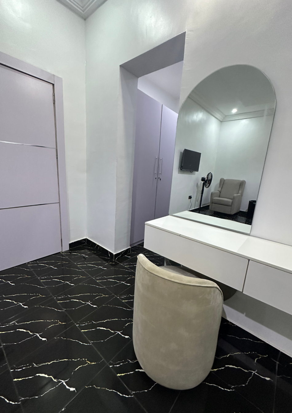 F-Room 7