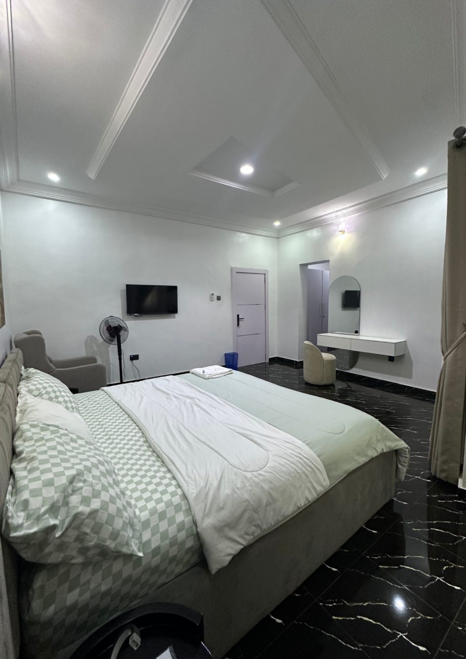 F-Room 12